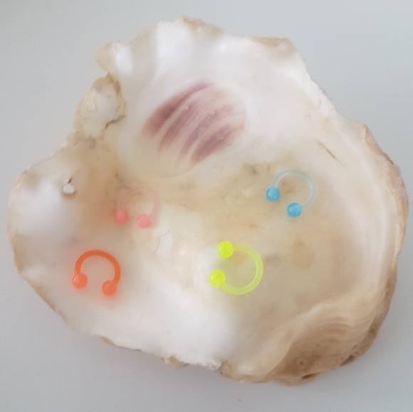 👃🏻 Glow in the Dark Septum Piercings - Picture 4 of 7